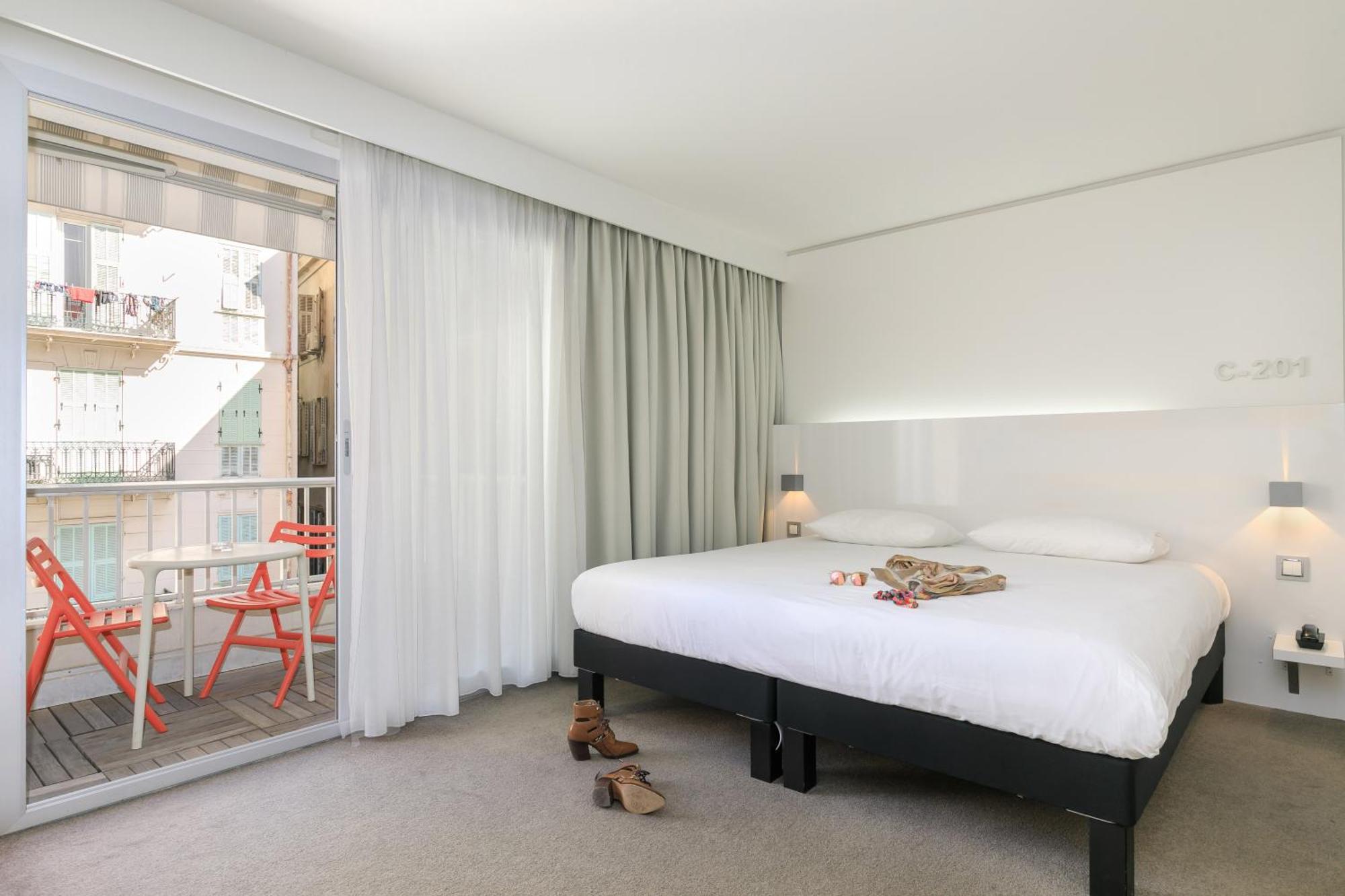 ホテル Ibis Styles Menton Centre エクステリア 写真