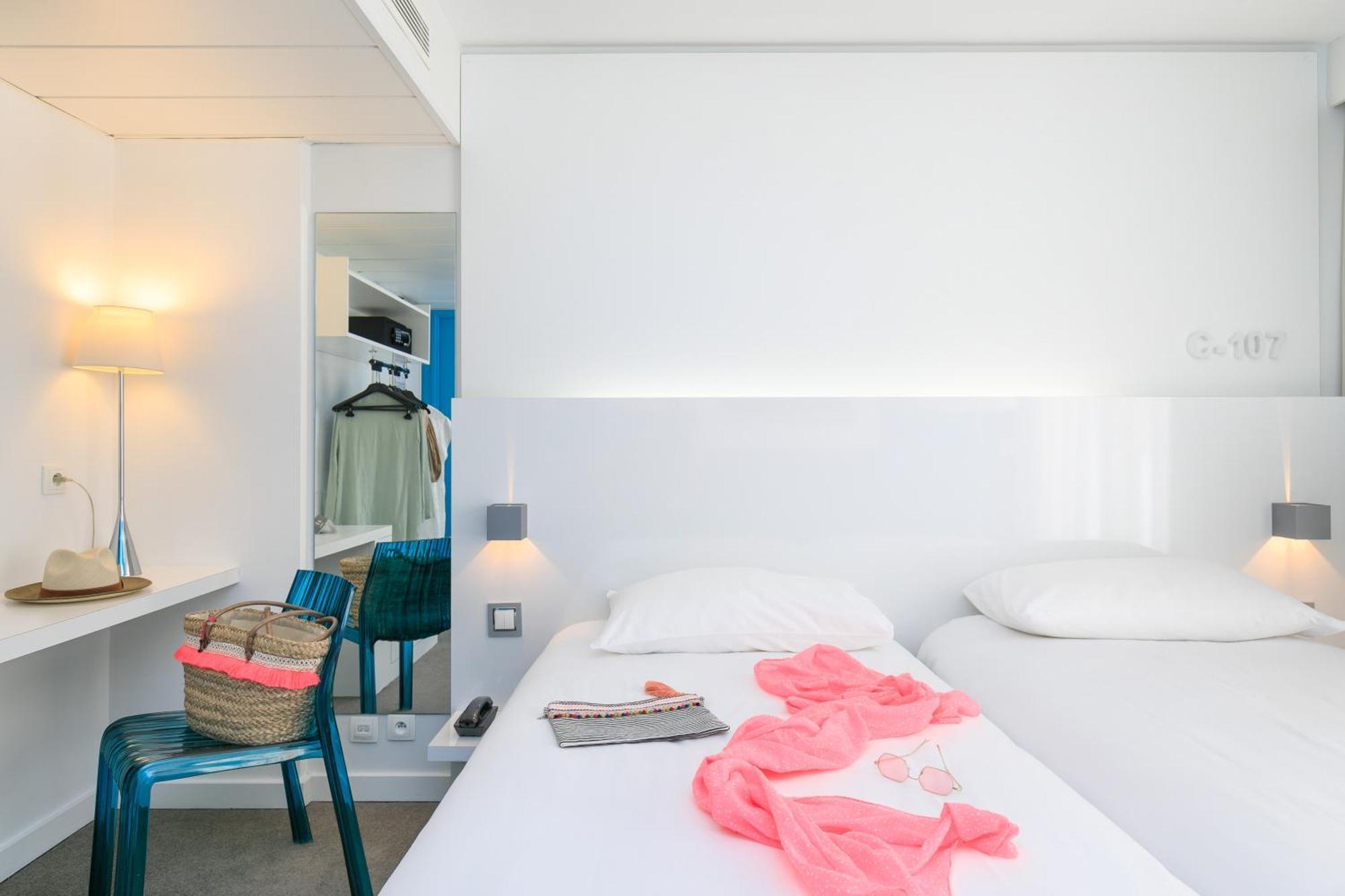 ホテル Ibis Styles Menton Centre エクステリア 写真