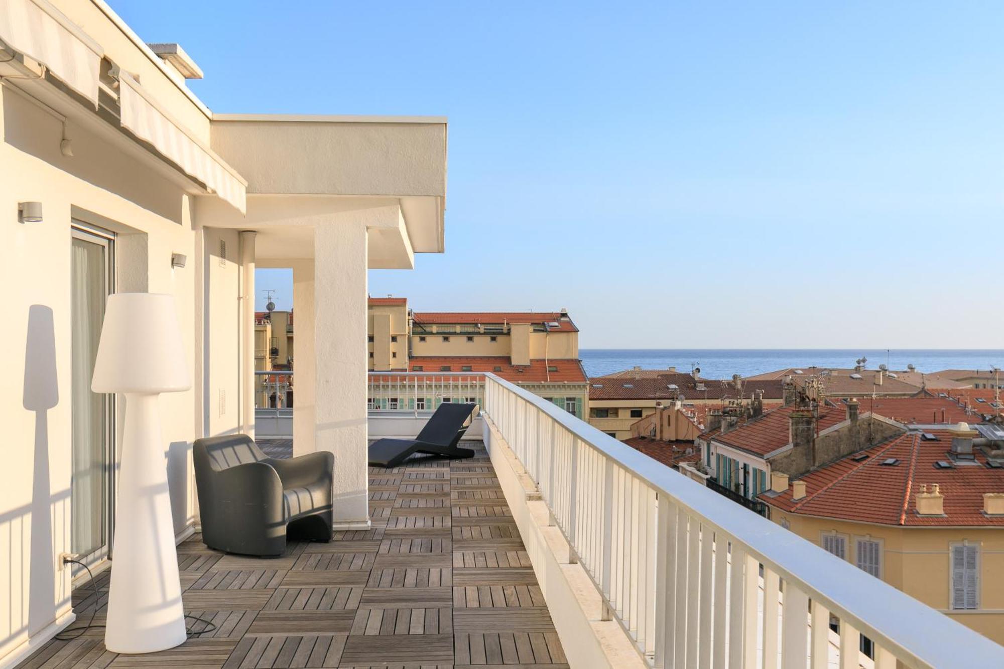 ホテル Ibis Styles Menton Centre エクステリア 写真