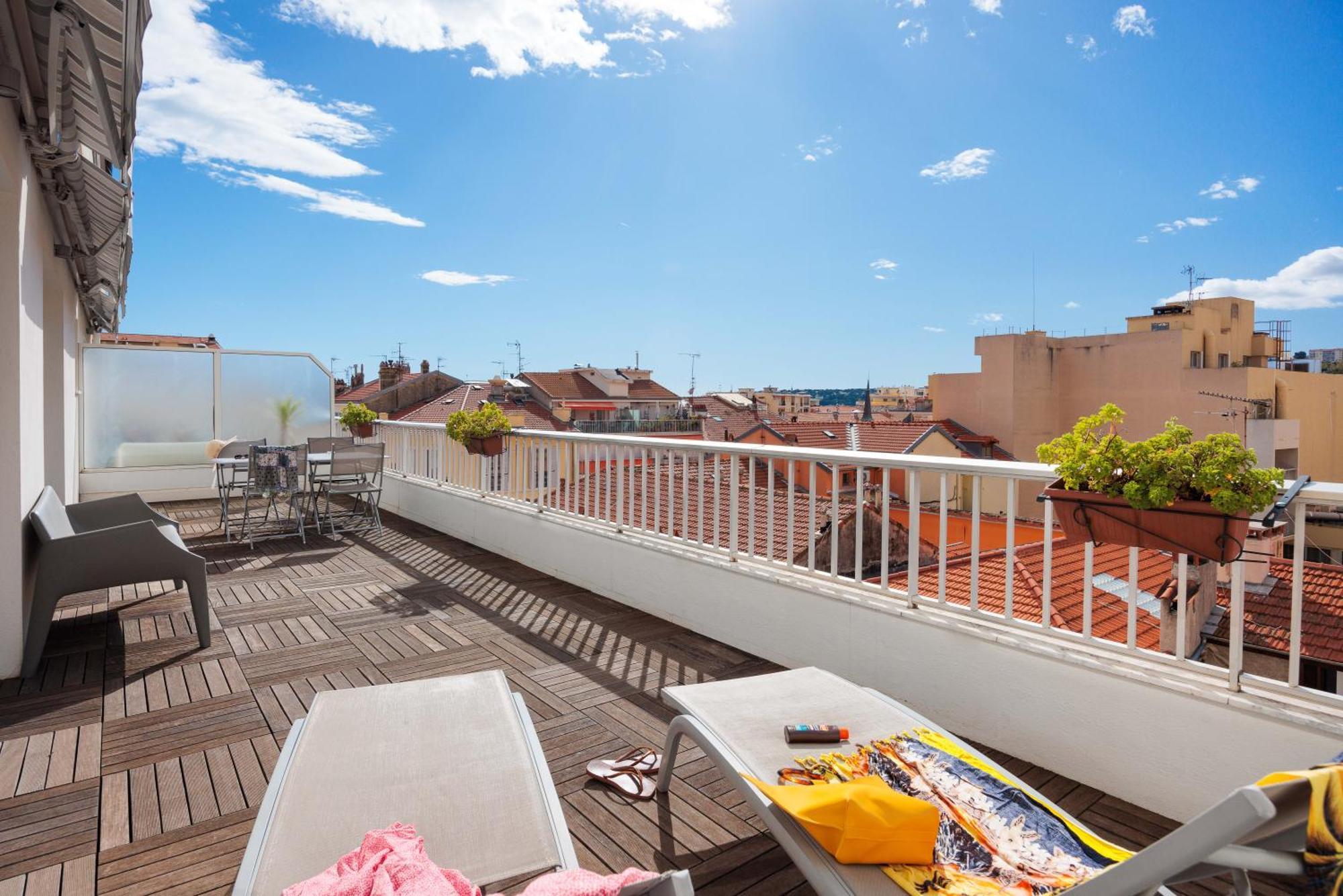 ホテル Ibis Styles Menton Centre エクステリア 写真