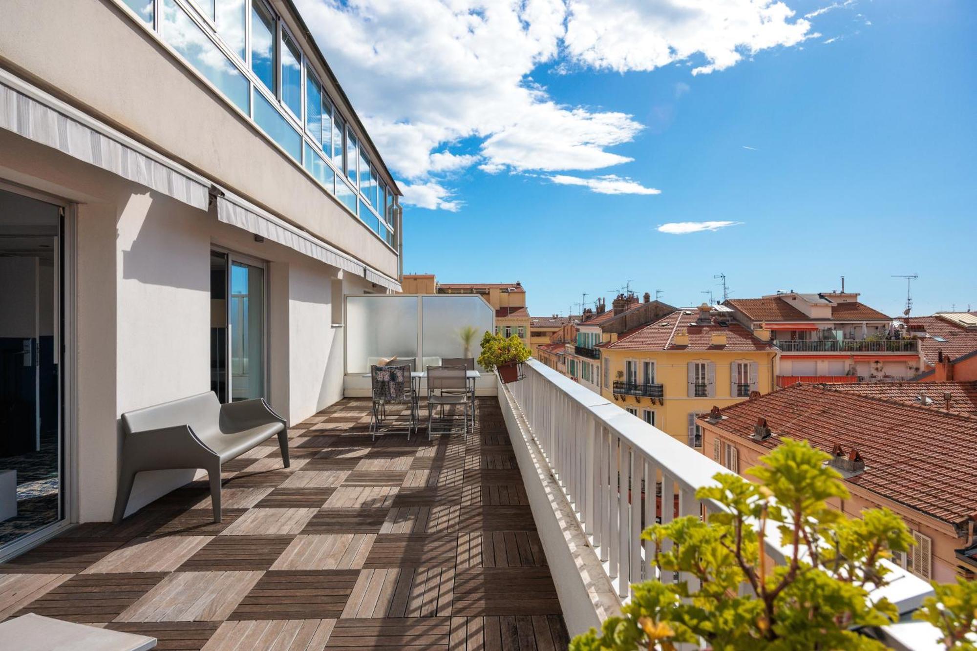 ホテル Ibis Styles Menton Centre エクステリア 写真