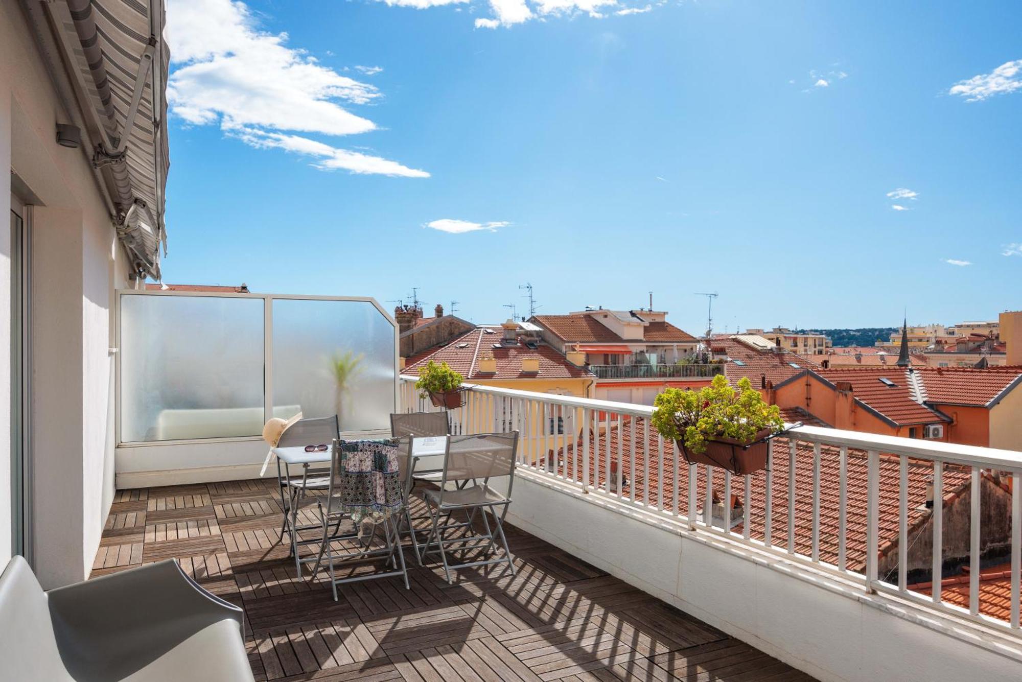ホテル Ibis Styles Menton Centre エクステリア 写真