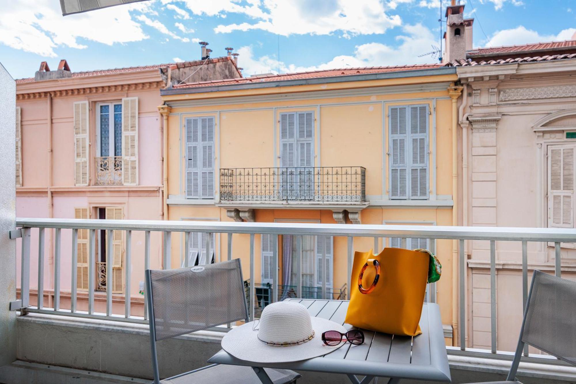 ホテル Ibis Styles Menton Centre エクステリア 写真