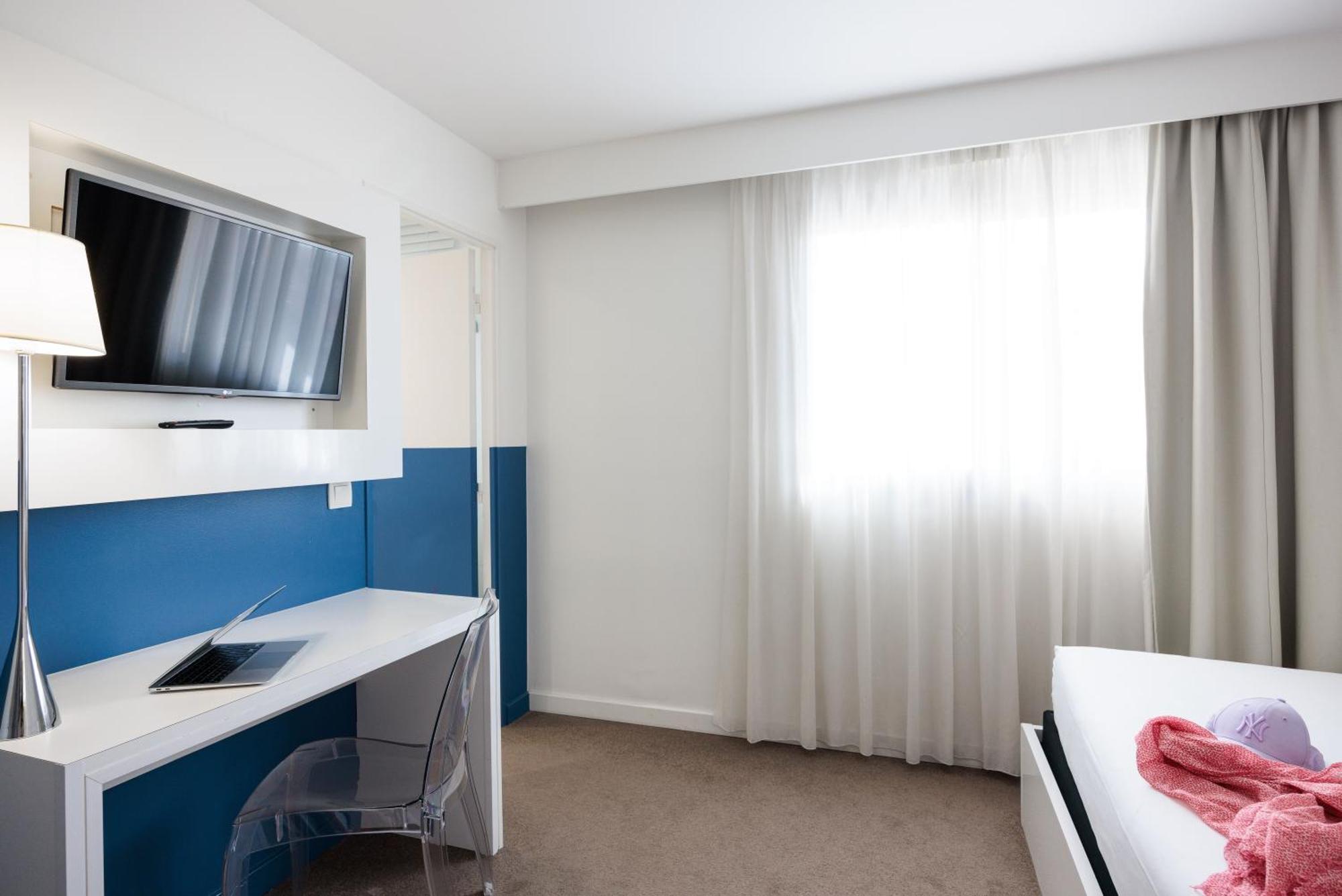 ホテル Ibis Styles Menton Centre エクステリア 写真
