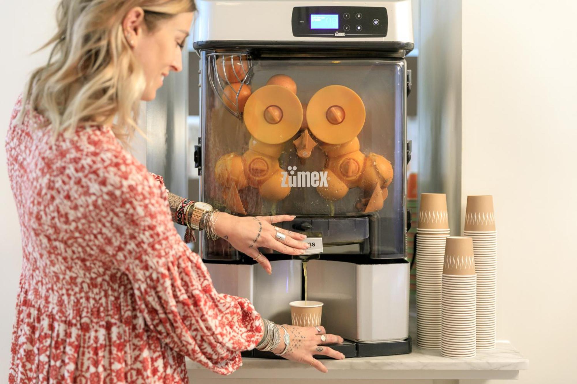 ホテル Ibis Styles Menton Centre エクステリア 写真