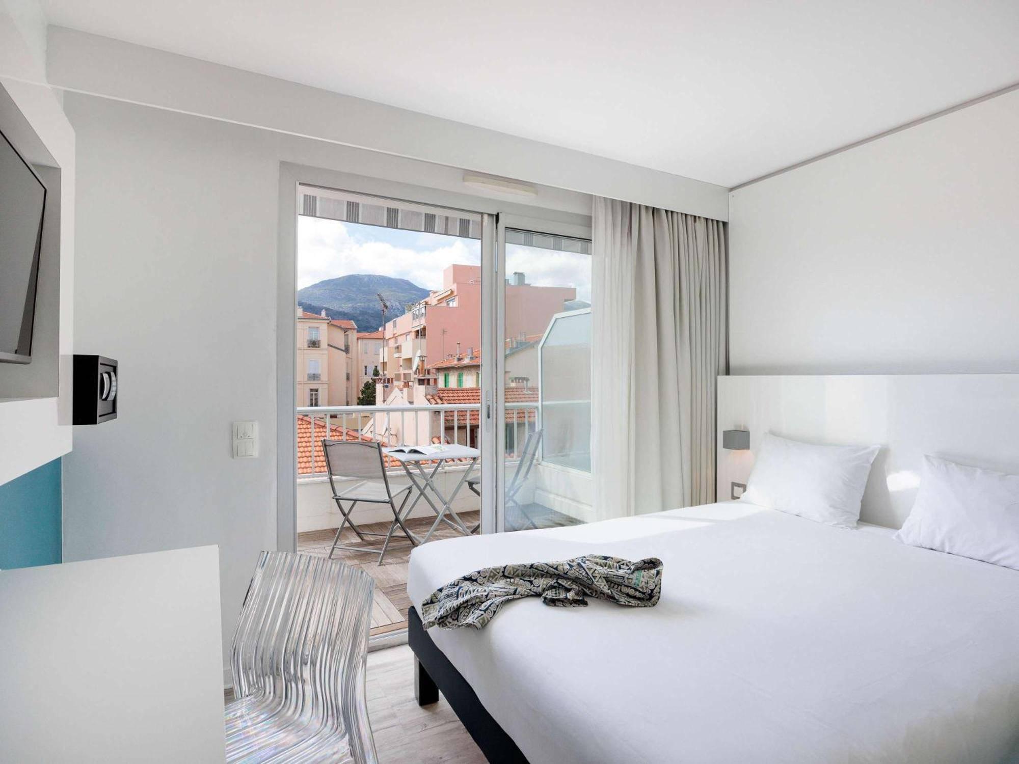 ホテル Ibis Styles Menton Centre エクステリア 写真