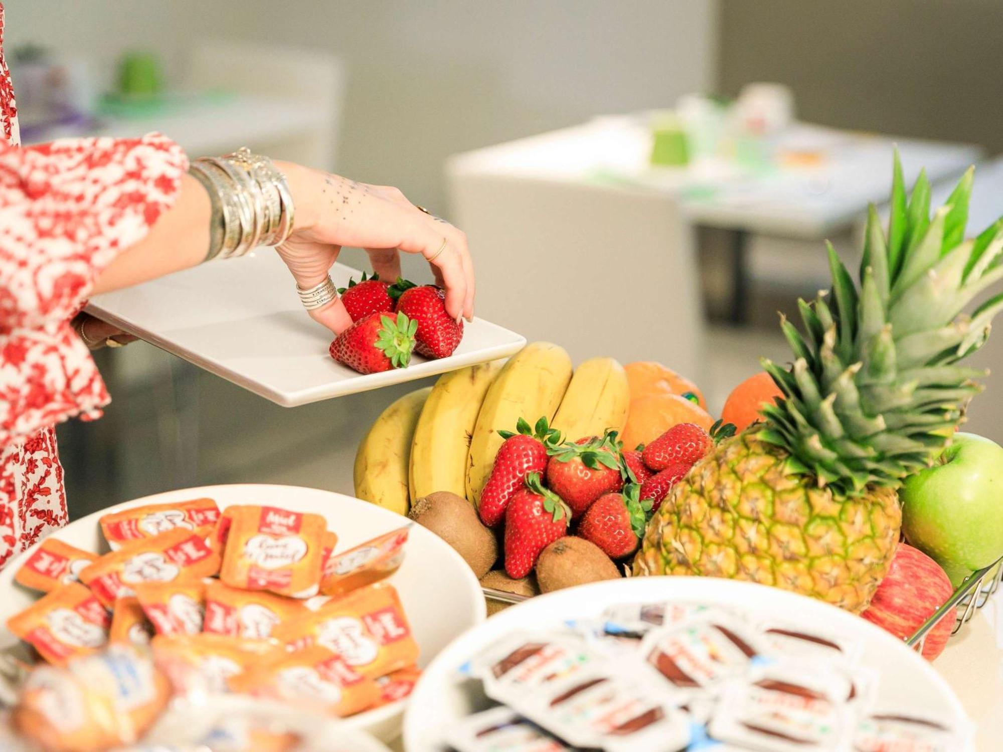 ホテル Ibis Styles Menton Centre エクステリア 写真